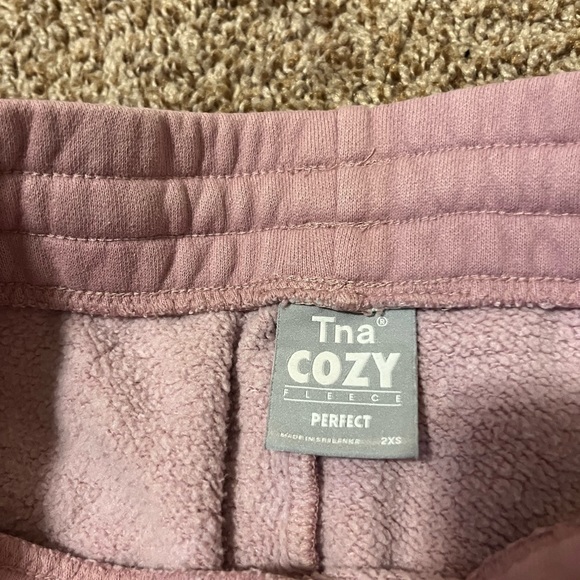 TNA sweatsuit - Picture 3 of 5